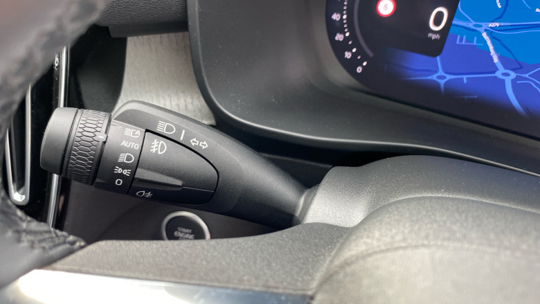 Volvo XC40 2.0 B3P Ultra Dark 5dr Auto Petrol Estate